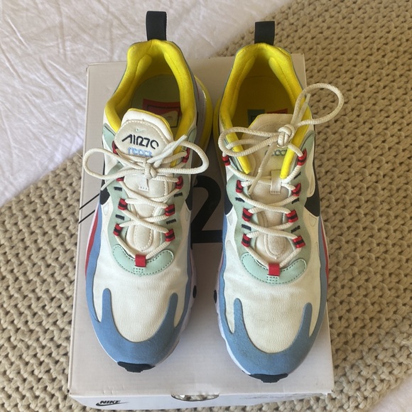 Air Max 270 React - Picture 2 of 7